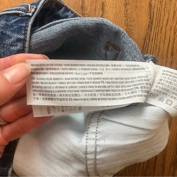 Abercrombie & Fitch Curve Love The Mom High Rise Jeans Raw Hem Size 28/6 - Picture 10 of 12